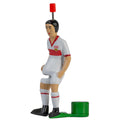 TIPP-KICK Spieler Star-Kicker VfB Stuttgart Klassik Edition - Original Spieler mit angewinkeltem Fuß, Handbemalte Fußball-Figur im Trikot weiß/rot für Tischfußball-Spiel, Geschenkidee für Fans